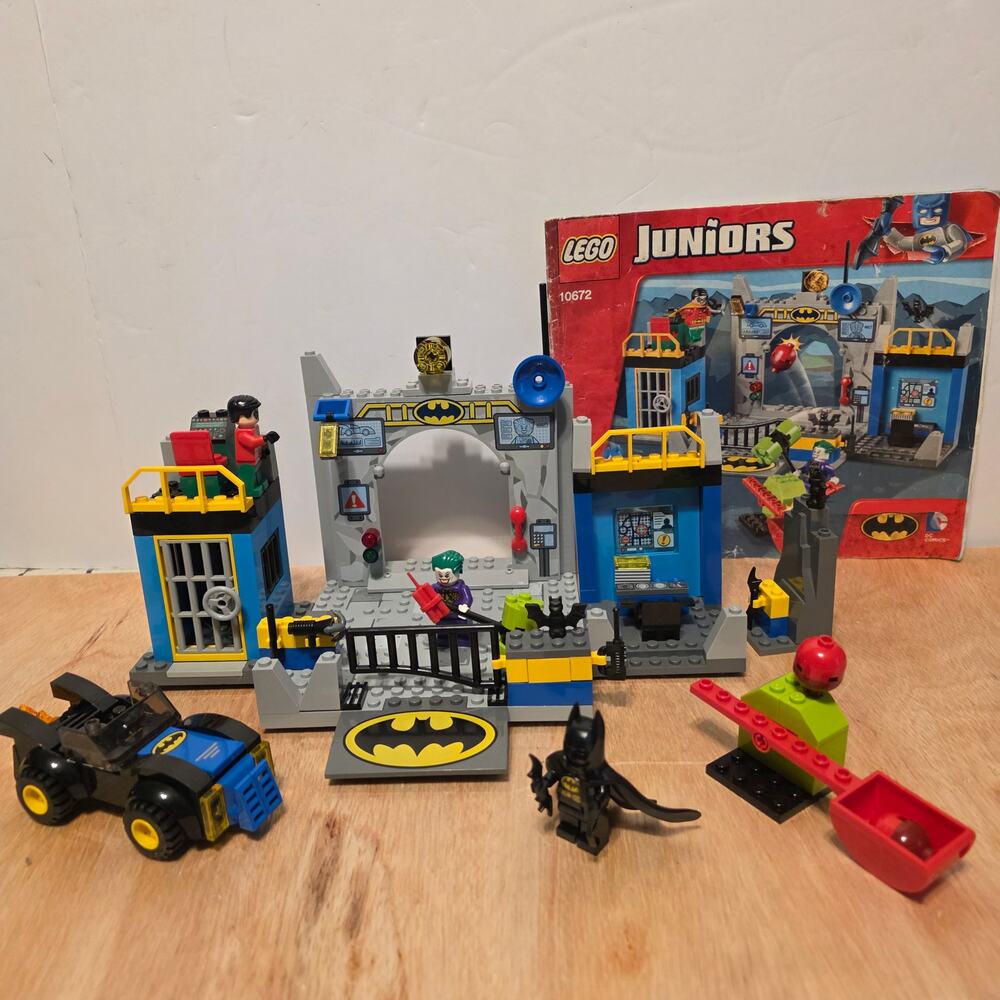 Lego # 10672 Juniors Batman Defend the Batcave with instruction manual